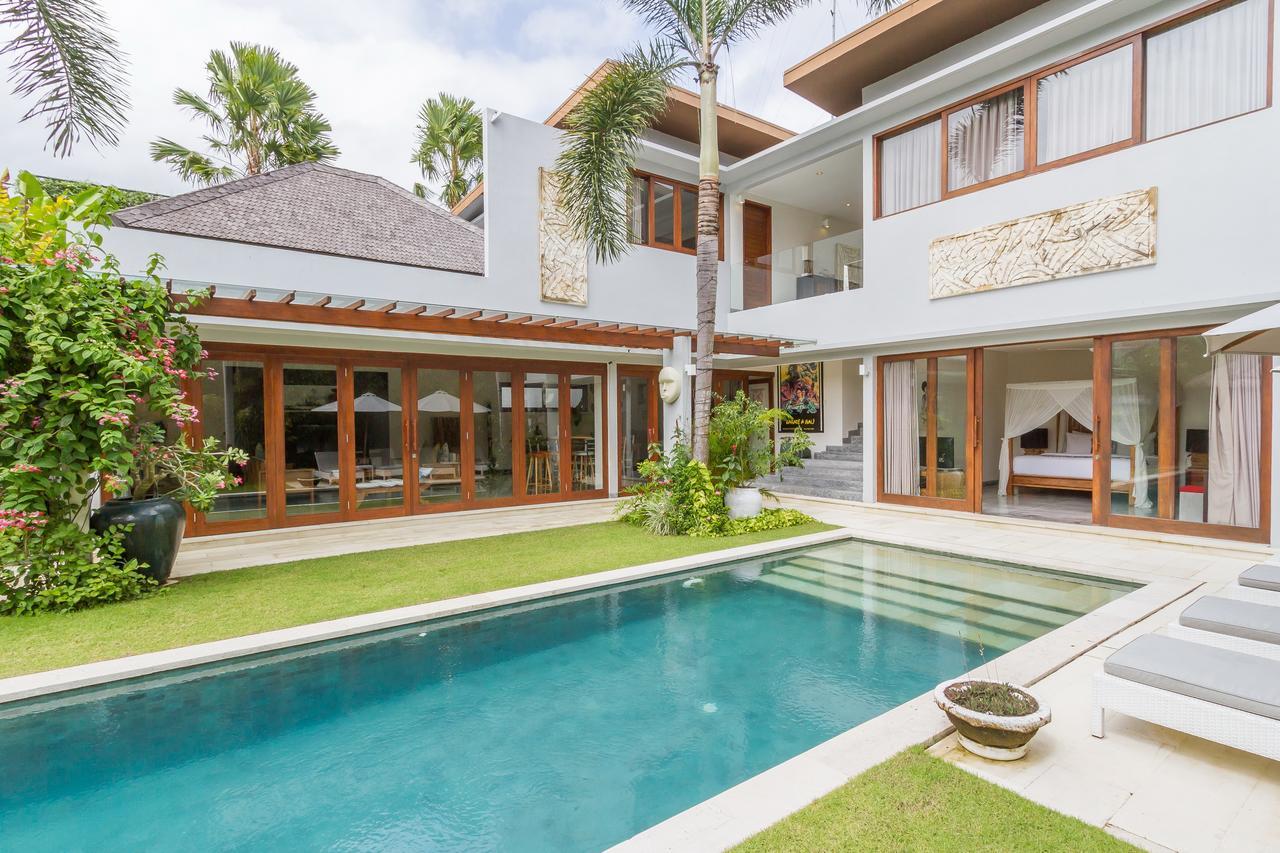 Villa Pierrot Seminyak Exterior foto